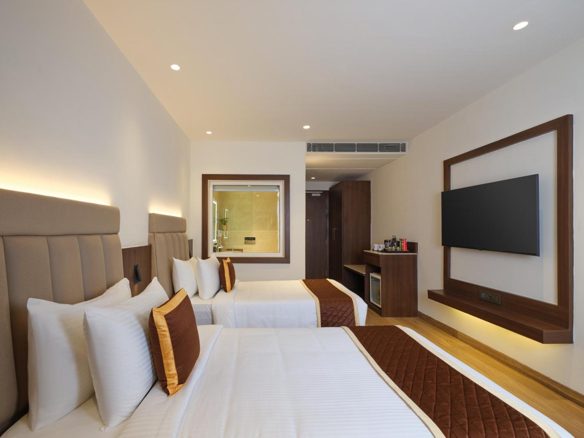Regenta Place กวาลิออร์ ภายนอก รูปภาพ