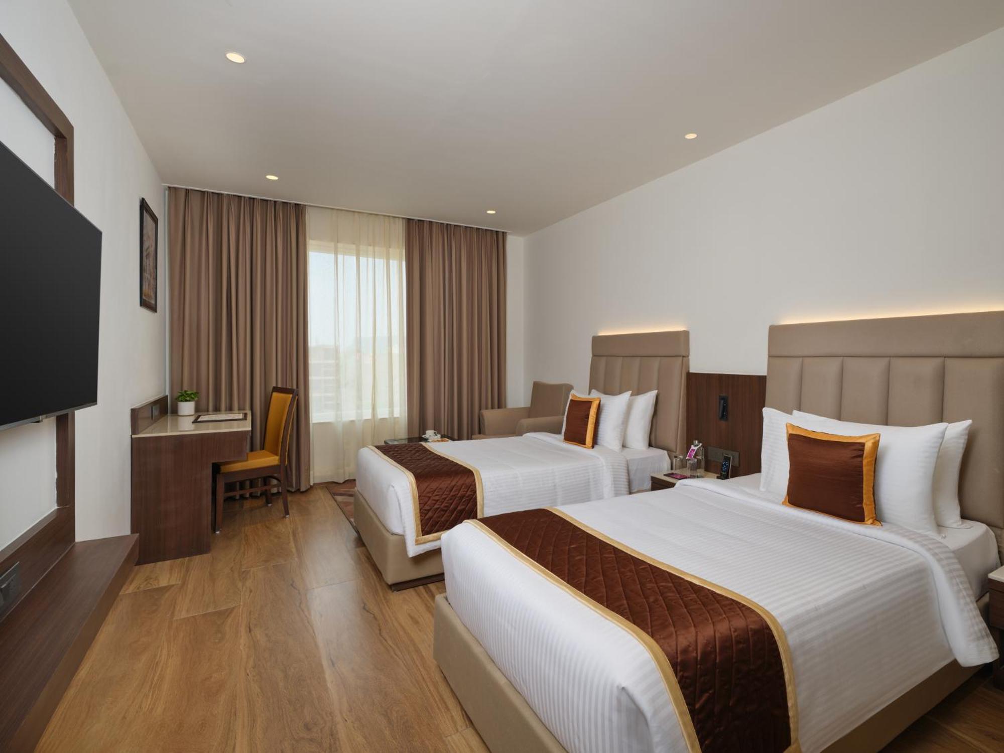 Regenta Place กวาลิออร์ ภายนอก รูปภาพ