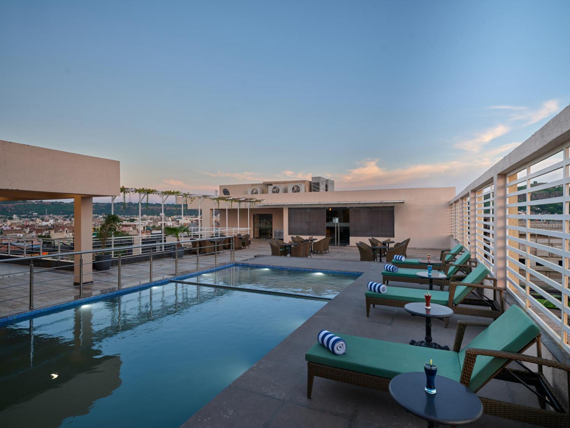 Regenta Place กวาลิออร์ ภายนอก รูปภาพ